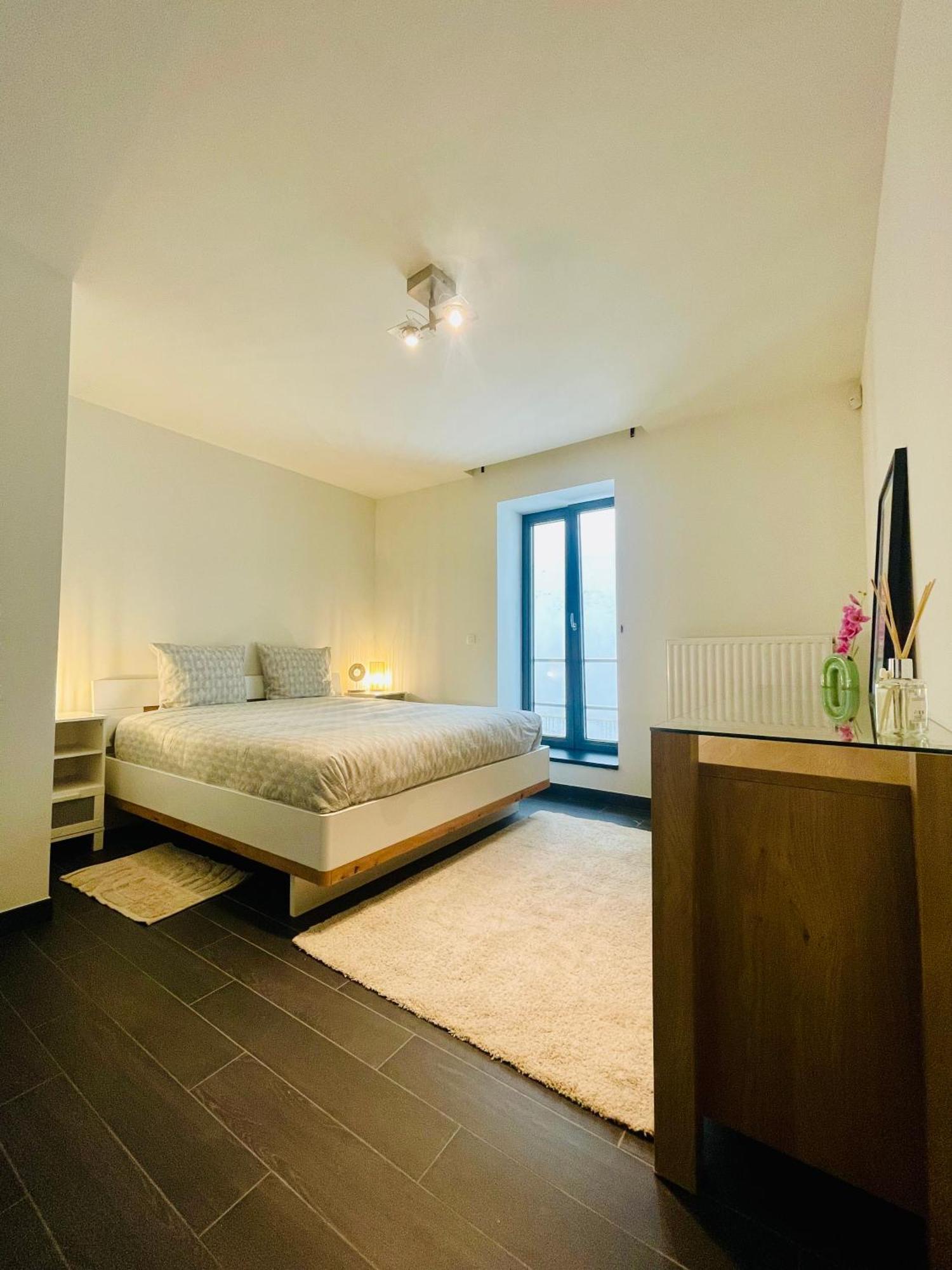 Down Town Spacious Loft Retreat With Private Parking Брюссель Екстер'єр фото